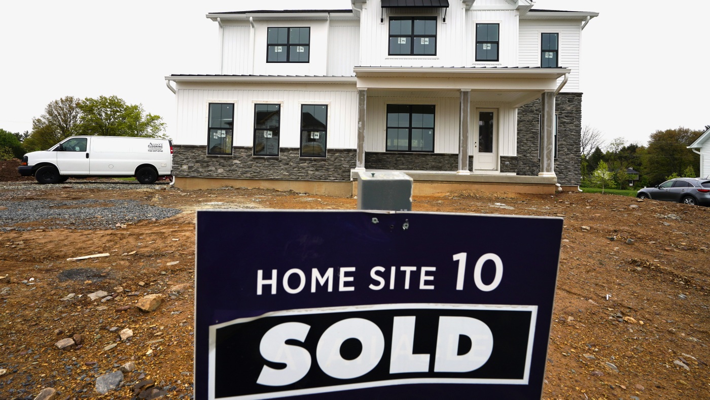 Enquanto milhões de pessoas lutam com os preços das casas, a habitação torna-se uma questão prioritária para os eleitores