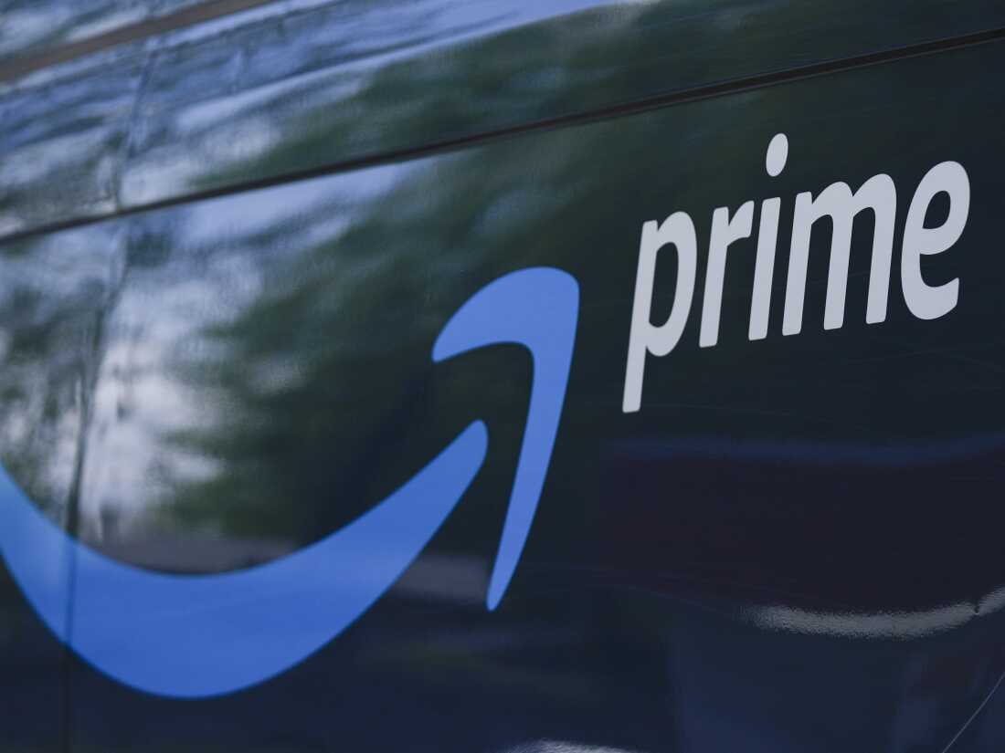 Um caminhão da Amazon Prime é visto em 5 de abril de 2024, em Portland, Oregon.