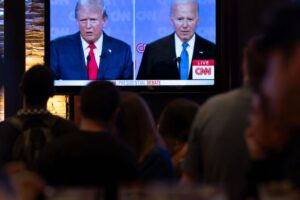 Verificação de fatos: o que Biden e Trump alegaram sobre a imigração no debate?