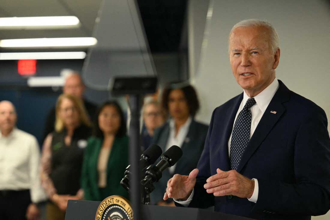 O presidente Biden fala sobre condições climáticas extremas no Centro de Operações de Emergência de DC, em Washington, DC, em 2 de julho.