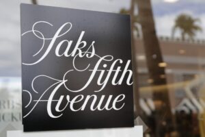 Loja de departamentos de luxo Saks compra Neiman Marcus e Amazon ganha participação