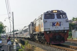 Por que a empresa ferroviária estatal da Indonésia está assumindo dívidas