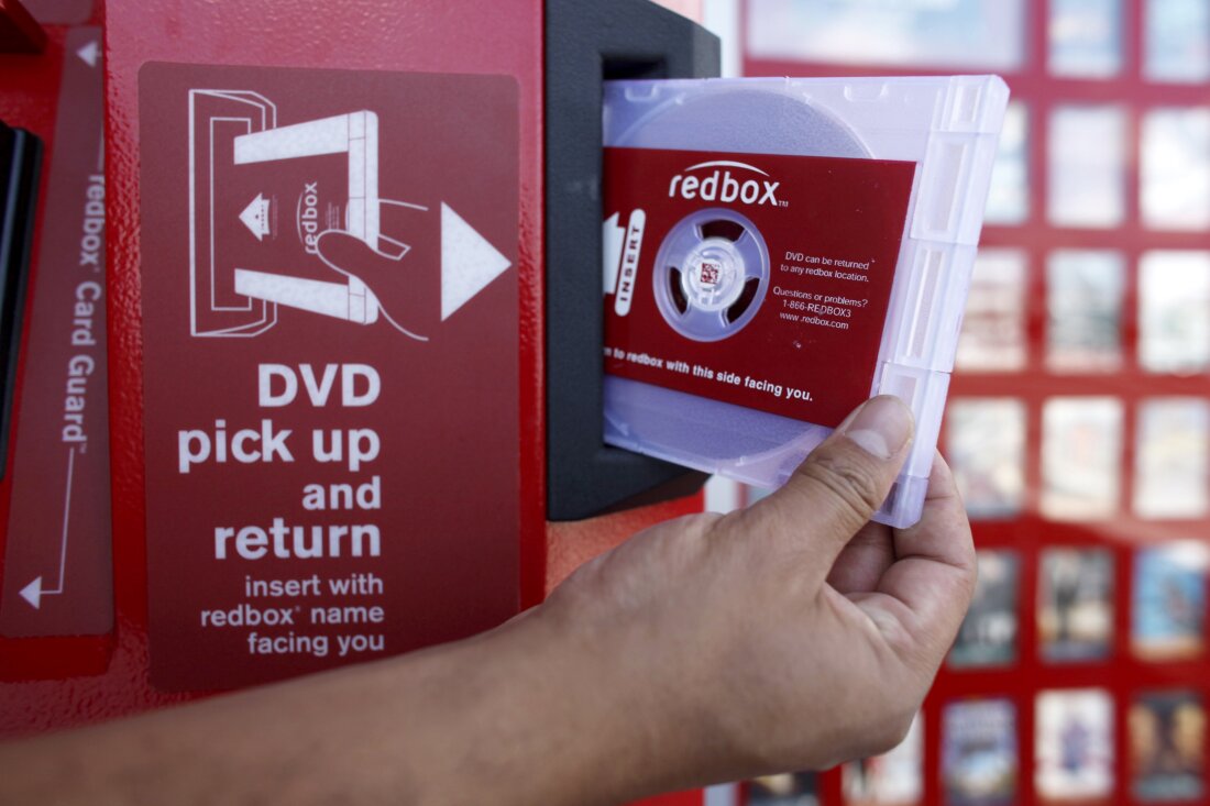 Um DVD alugado é dispensado de um Redbox em uma loja 7-Eleven em Los Angeles em 2009. A Chicken Soup for the Soul Entertainment, dona do Redbox, entrou com pedido de proteção contra falência, Capítulo 11, na sexta-feira.